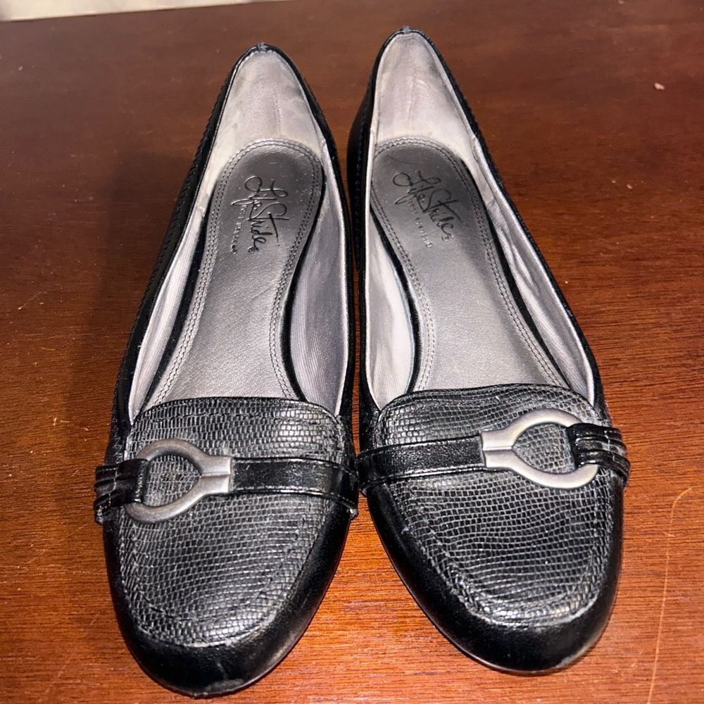 Life stride loafers size 8